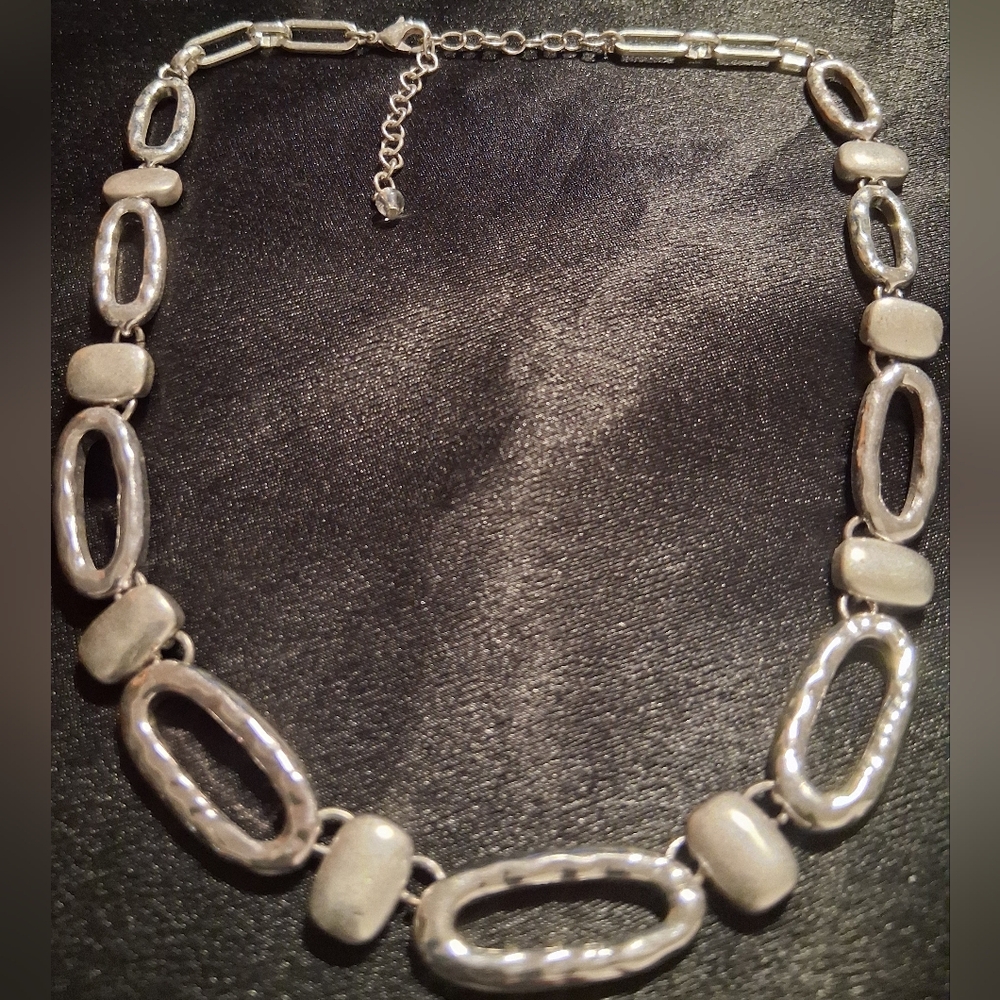 Lia Sophia Style To Go Beautiful Brushed, Hammered & Polished Link Necklace.
